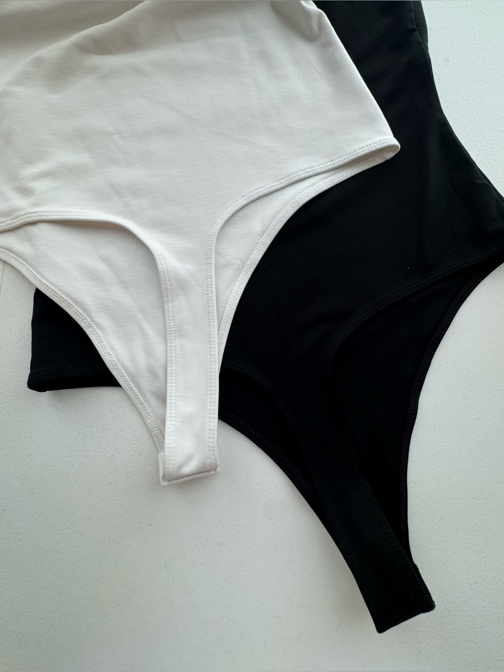 Banana Republic Set of 2 Bodysuits Black & White Sleeveless Stretch Small NWOT - Picture 4 of 8